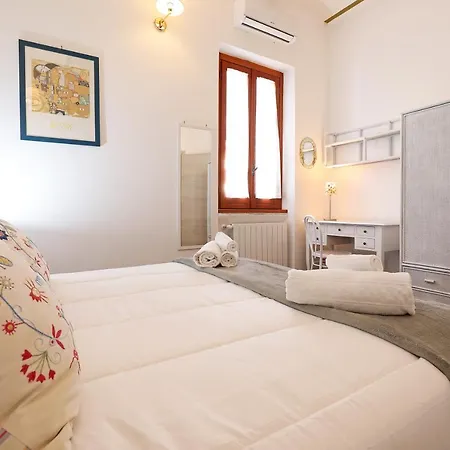 Apartment Cornelia - Charme Rom