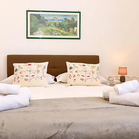 Apartment Cornelia - Charme Rom